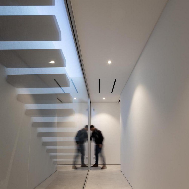 escaliers-couloir-architecture-contemporaine-portugal