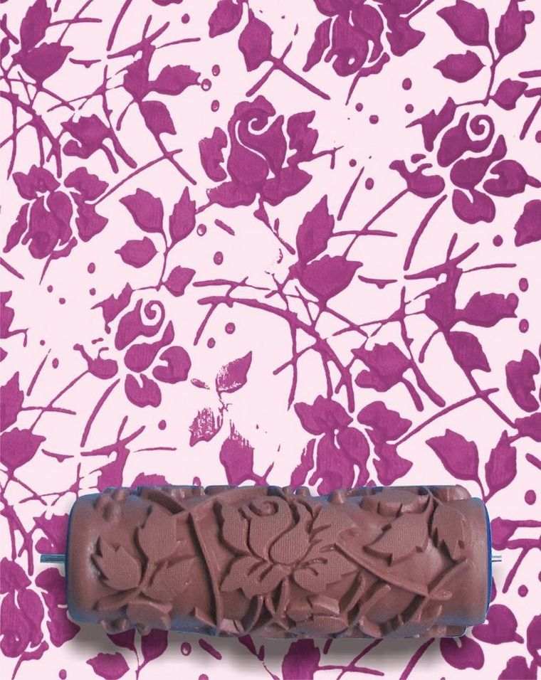 idée motif peinture murale roses violettes