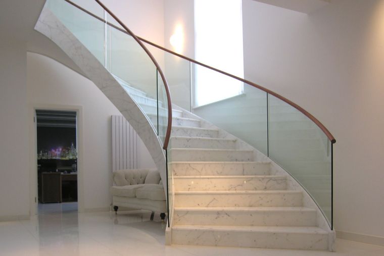 modele escalier en marbre grand format