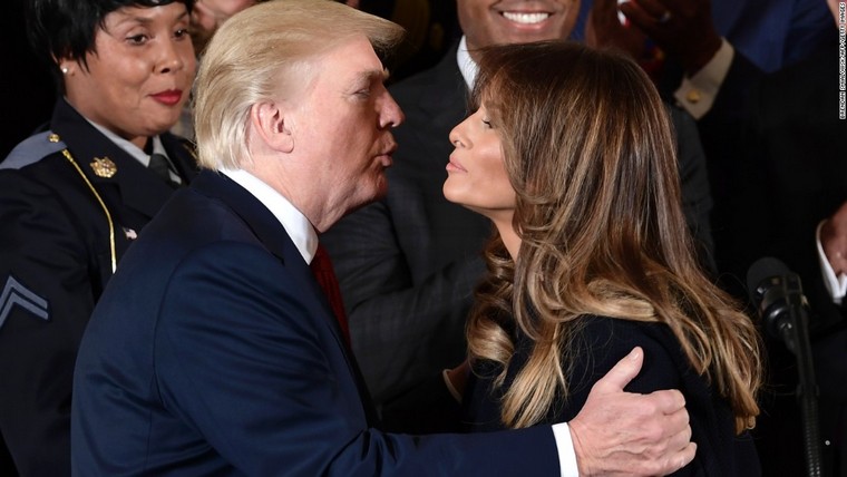Trump et Melania homme qui aime sa femme