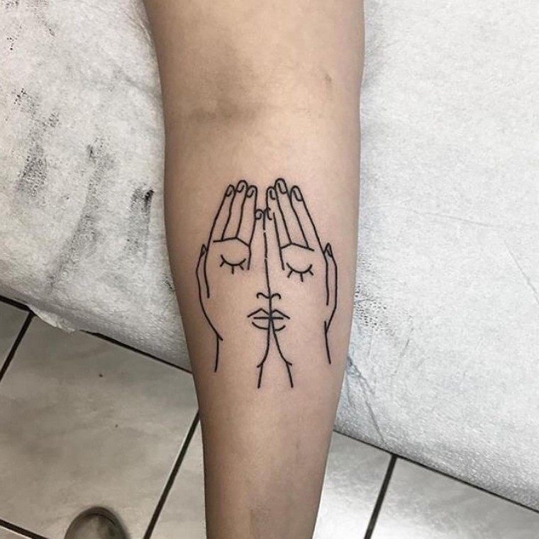 tatouage femme avant bras visage main