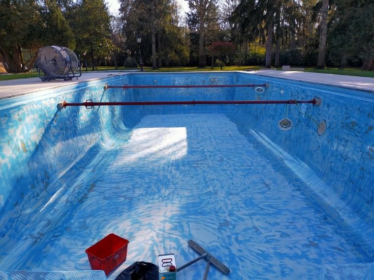 piscine coque en cours de rénovation 