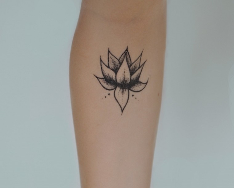 tatouage lotus tatouage bras modèle idée