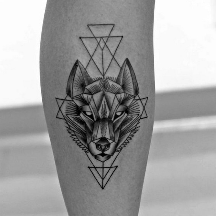 tatouage bras tatouage loup modèle