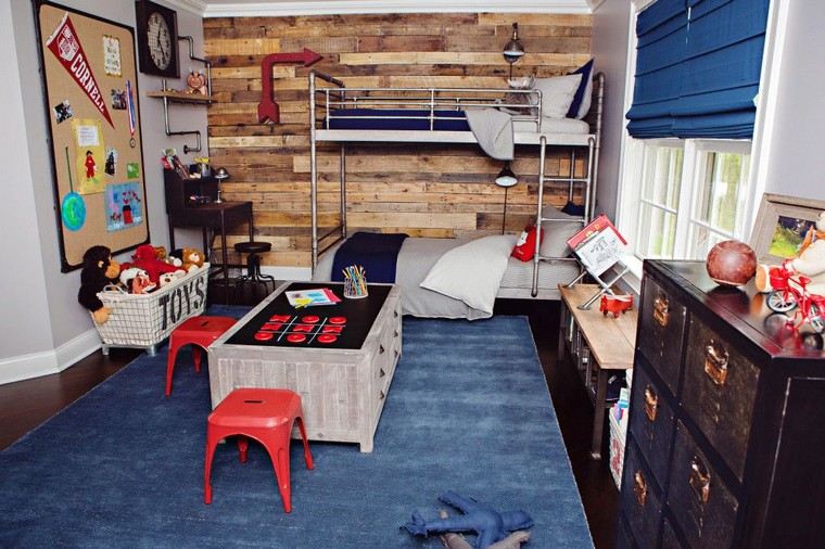 chambre enfant tête de lit diy palette bois tapis bleu
