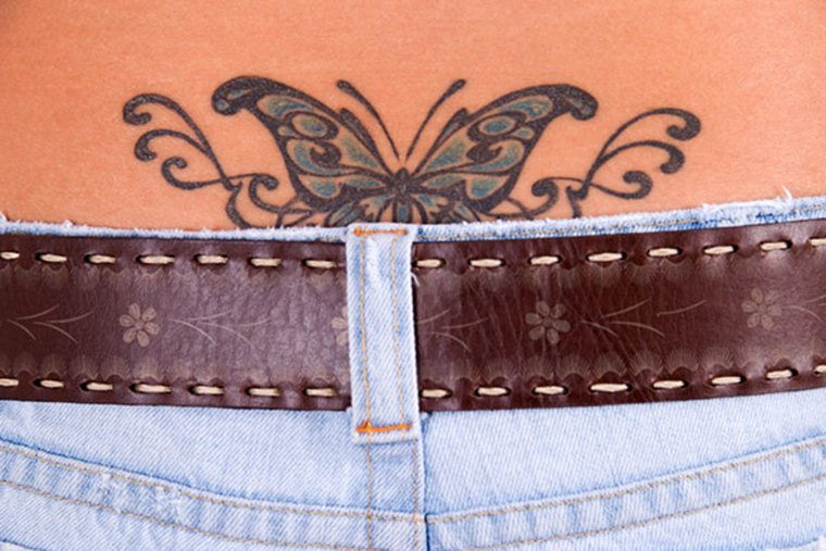 premier tatouage femme papiloon