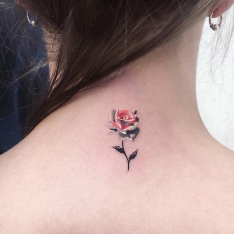 premier tatouage femme rose nuque