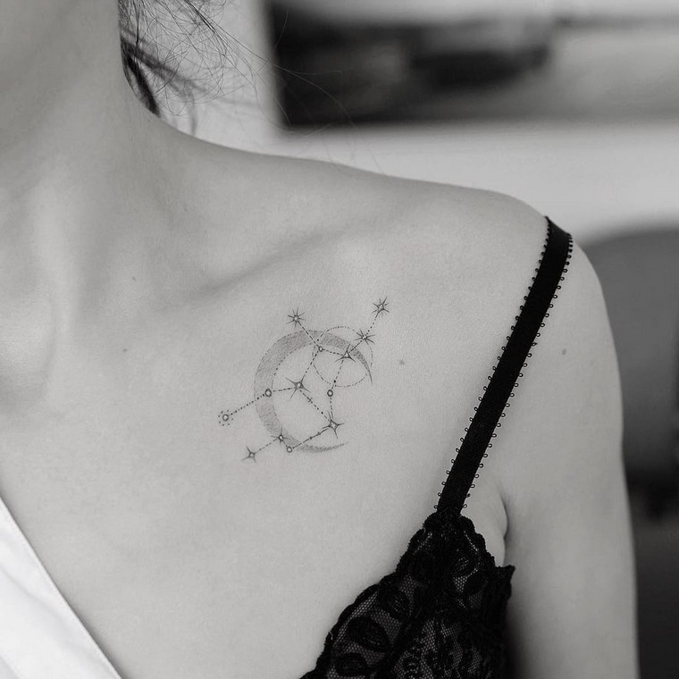tatouage tendance 2019 tatouage constellation lune