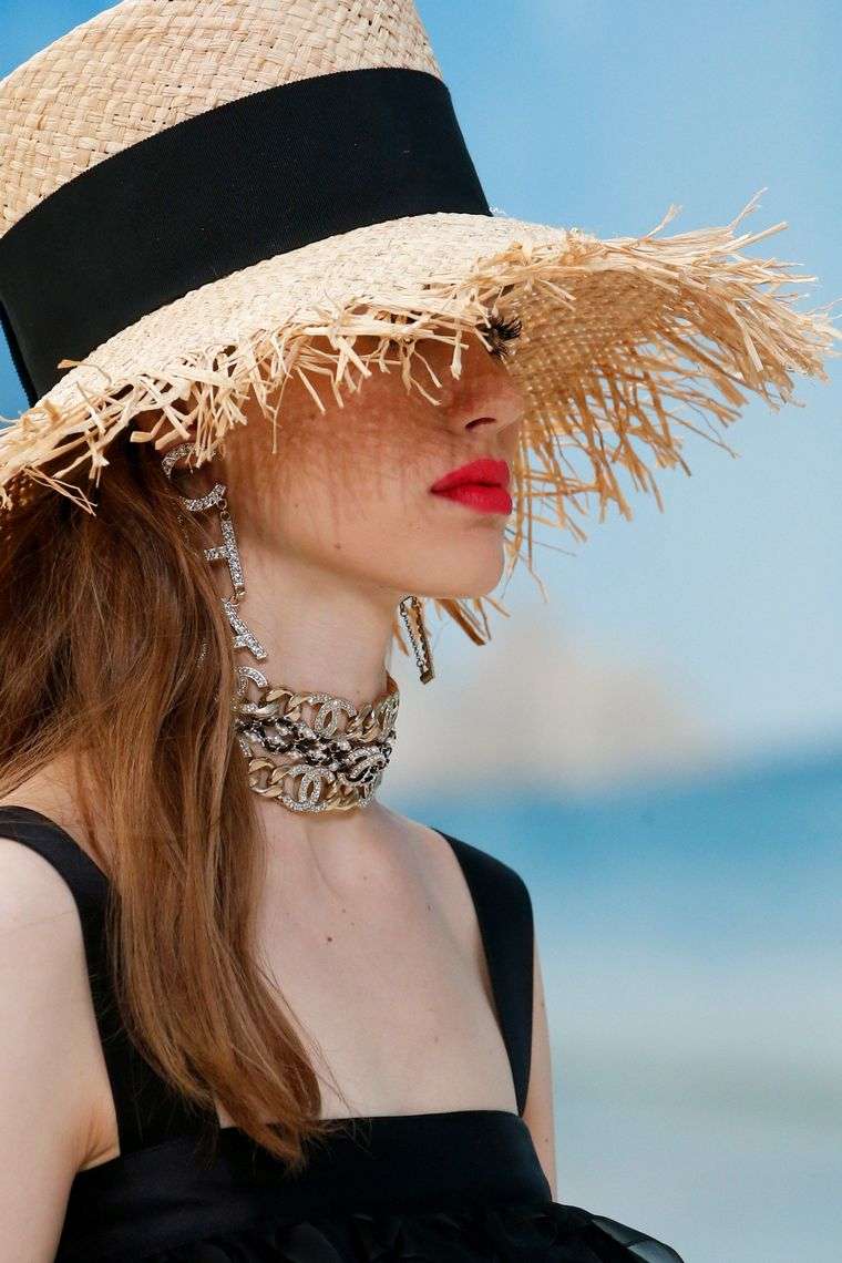 accessoires femme chapeau Chanel