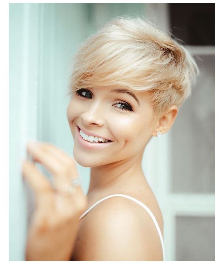blonde coupe pixie