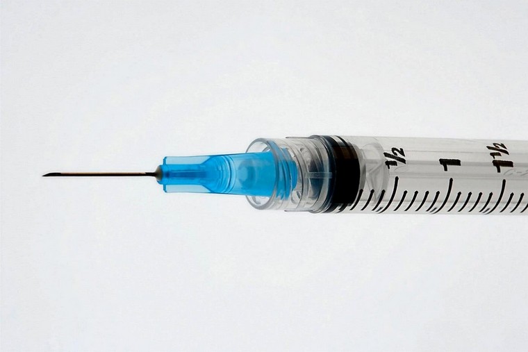 injection acide hyaluronique vaginale pénis seringues