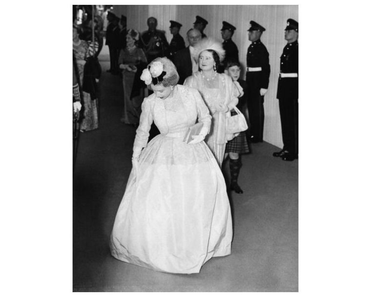 Elizabeth II jeune photo noir et blanc 