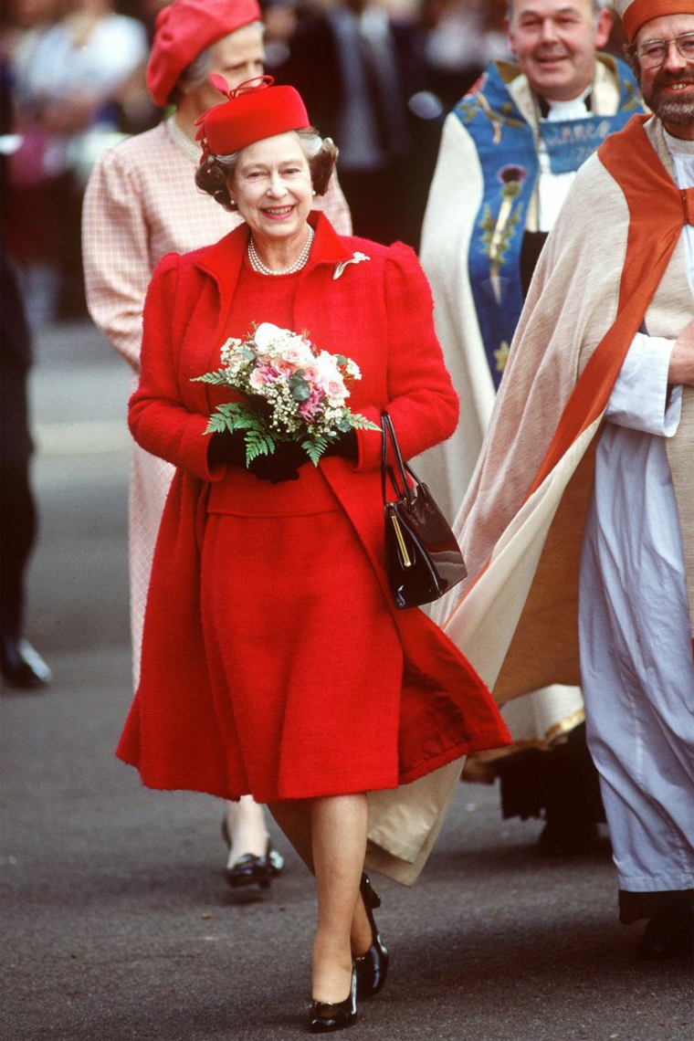 Reine d’Angleterre Elizabeth II tenues
