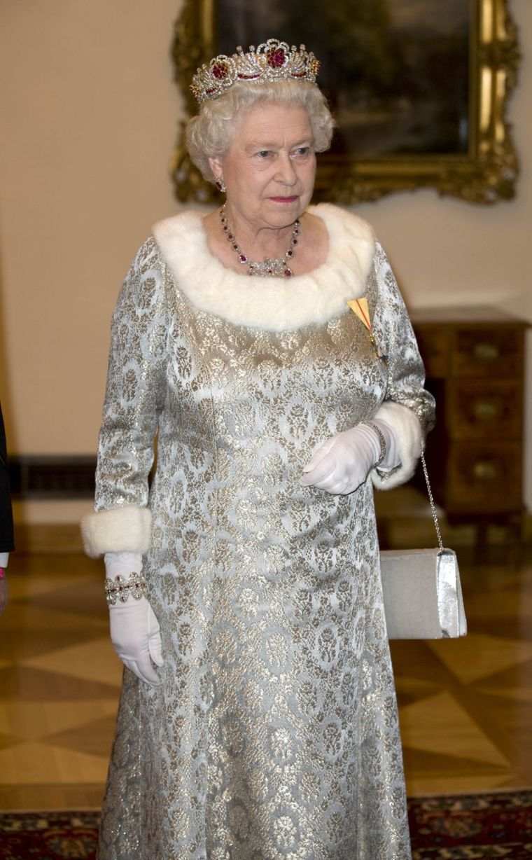2008 robe officielle reine d’Angleterre