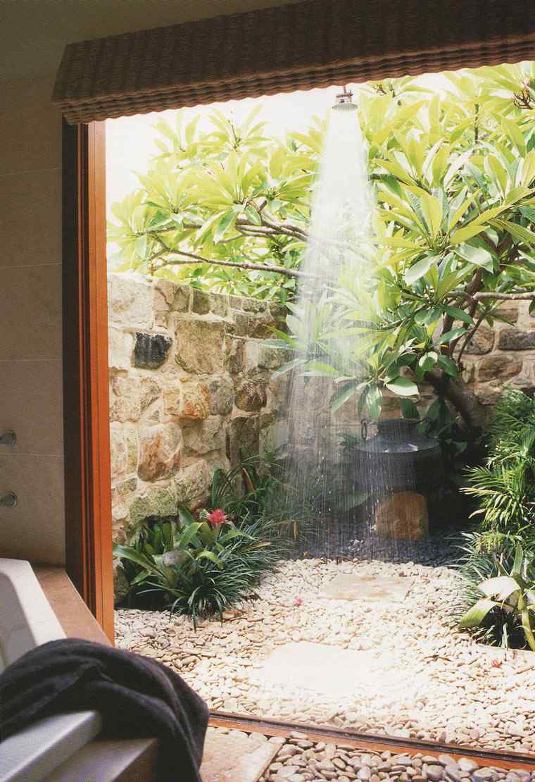 douche de jardin petit coin amenagé pierres