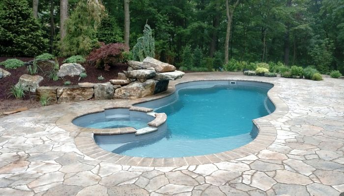 Forme de piscine moderne originale