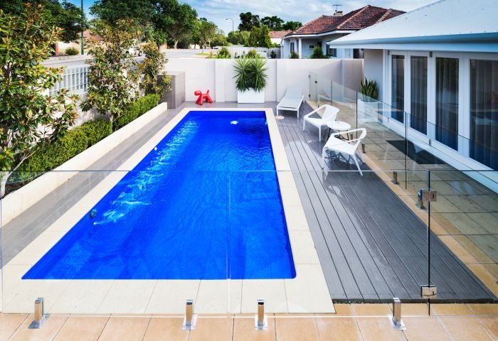 Forme de piscine moderne Terrasse bois