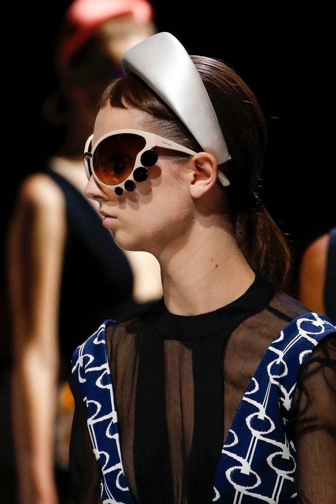 lunettes de soleil tendance 2019 forme papillon femmes Prada