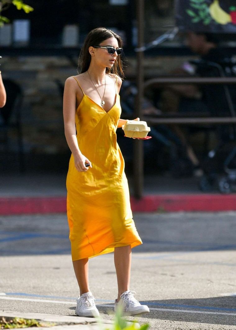 robe jaune femme look tendance street style