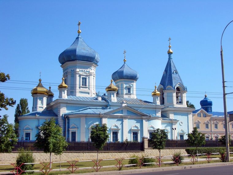 Eglise en moldavie en bleu
