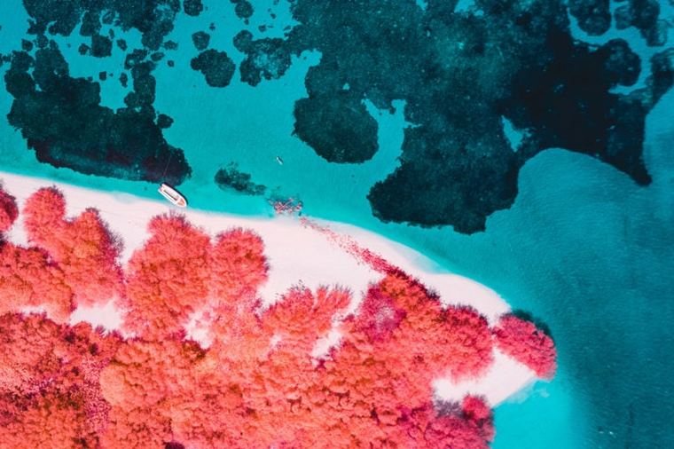 les Maldives série infrarouge Infraland Paolo Pettigiani magenta bleu blanc