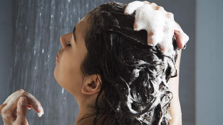 prendre sa douche faire attention cheveux mouillés
