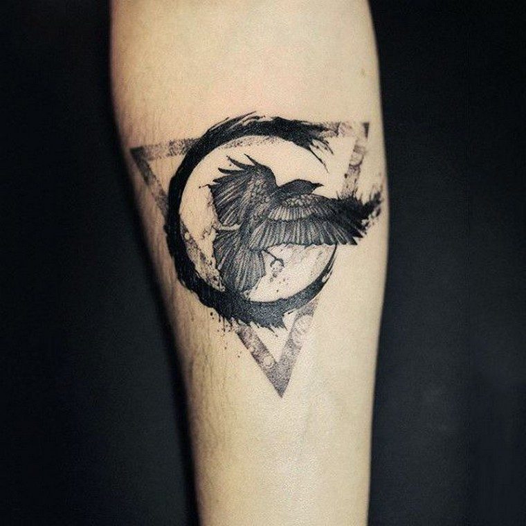 tattoo triangle oiseau 