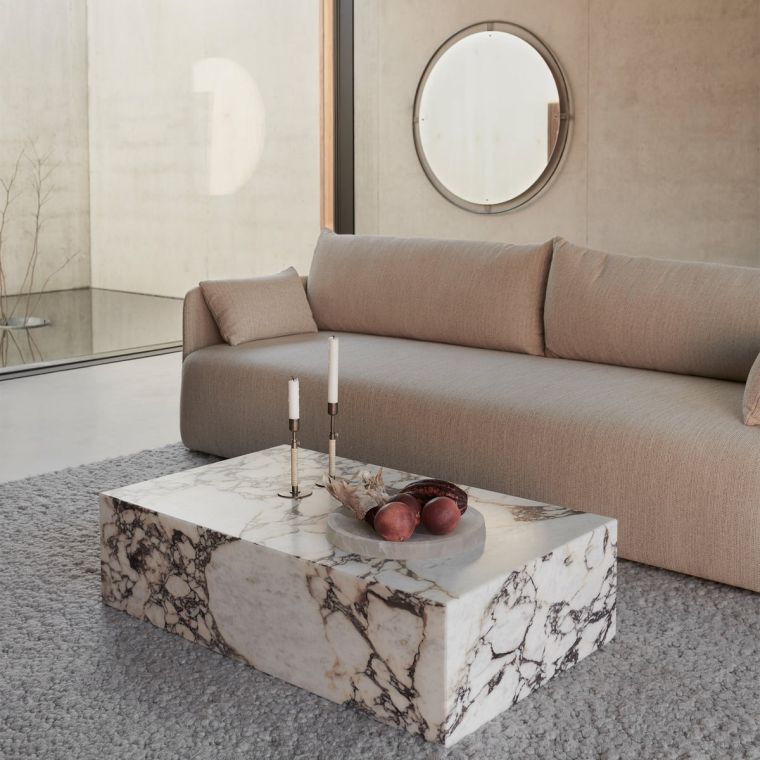 intérieur design automne avec table bsse en marbre