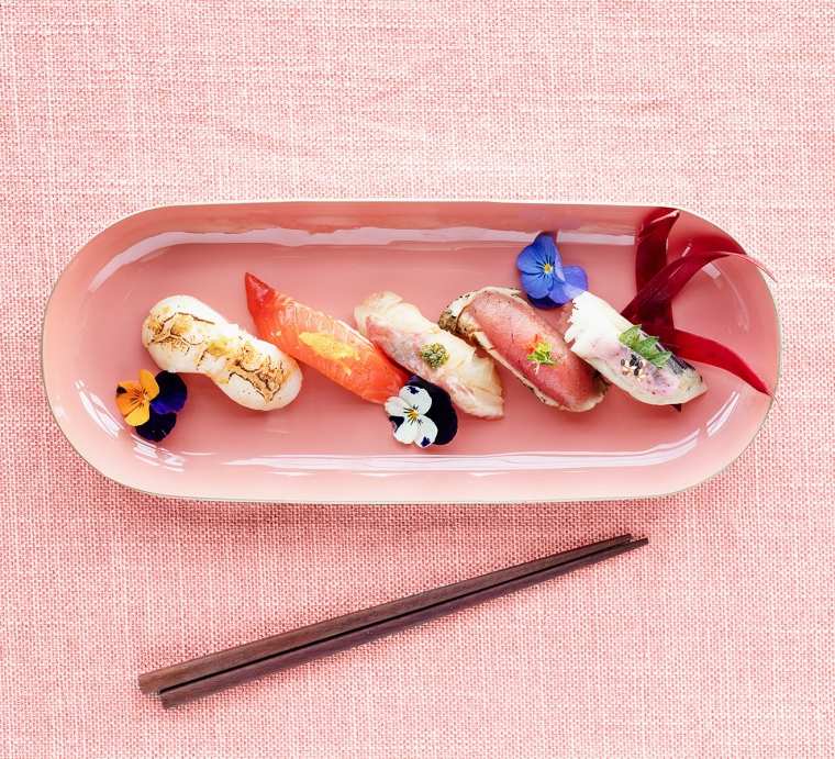 un plat de sushi traditionel