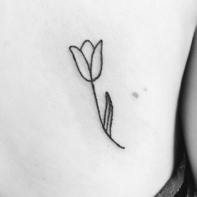 petit tatouage fleur signification idée tatouage femme
