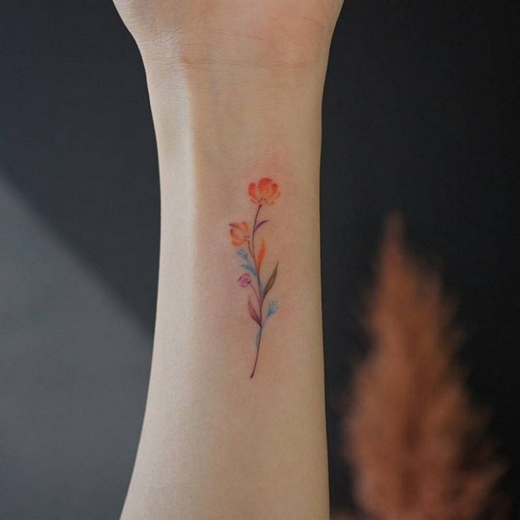 petit tattoo fleur signification idée femme