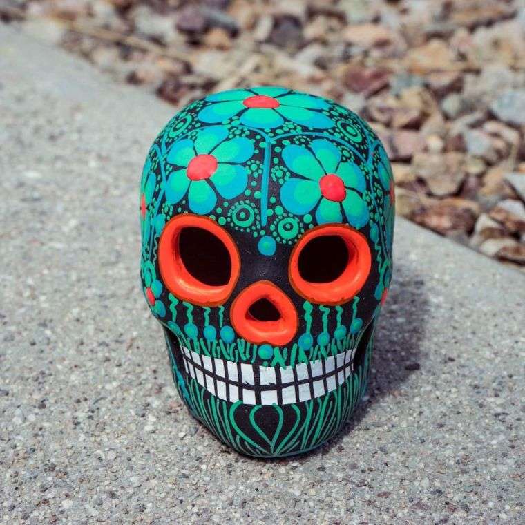 tête de mort mexicaine colorée