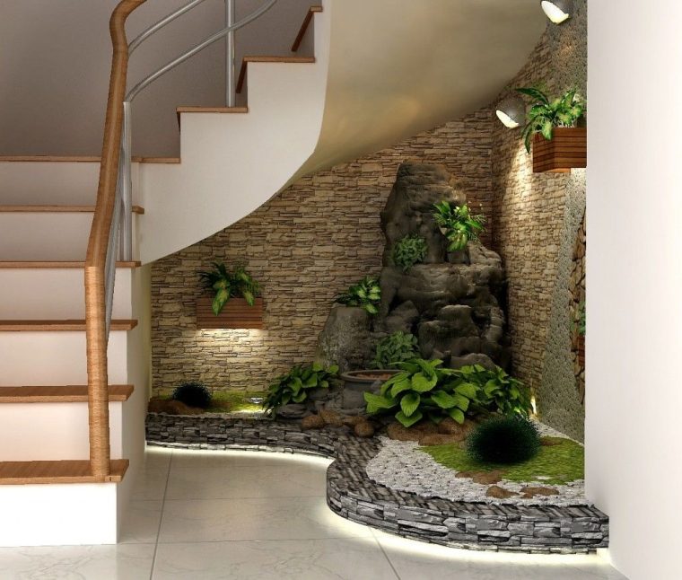 espace vert sous escalier intérieur 