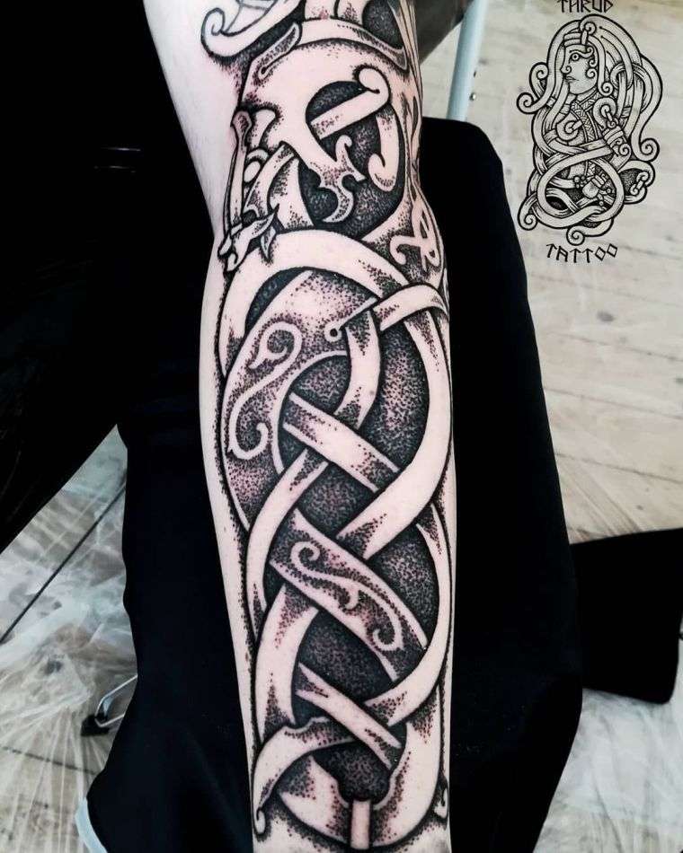 tatouage viking pour la main 