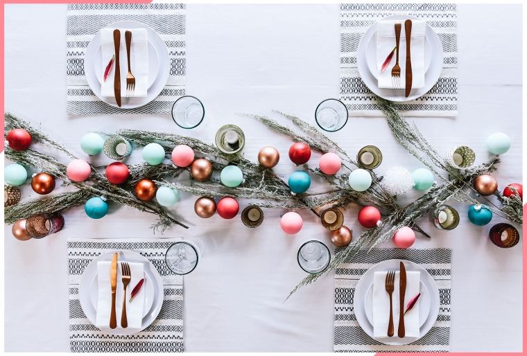 déco de table origianale avec boules Noël 