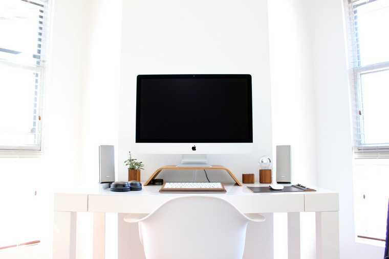 bureau blanc ordinateur design