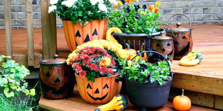 déco Halloween fait maison avec des pots de fleurs 