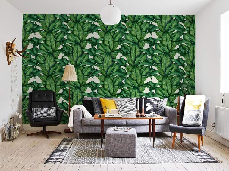 salon avec papier peint palmiers 