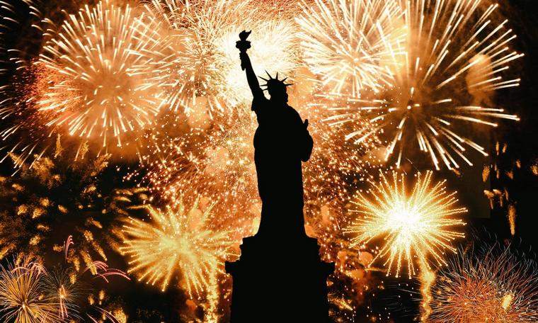 nouvelle année statue liberté feux artifice