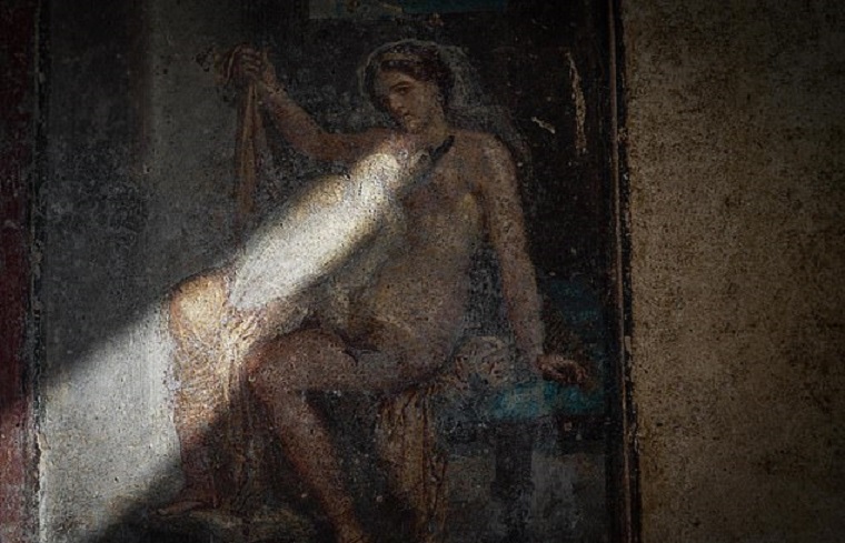 pompei fresque leda zeus
