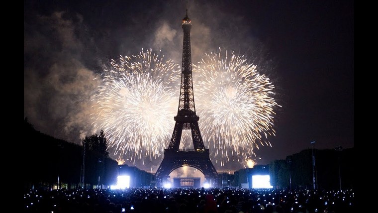 tour Eiffel feux artifices nouvel an