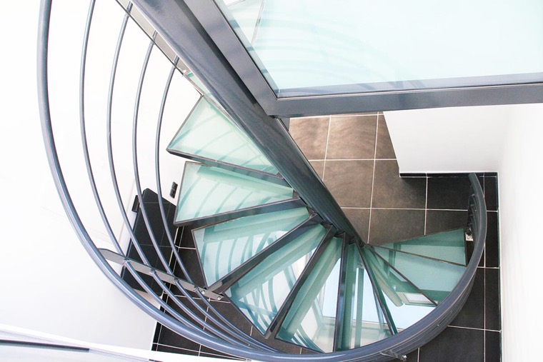 escalier modulaire colimaçon verre et métal design