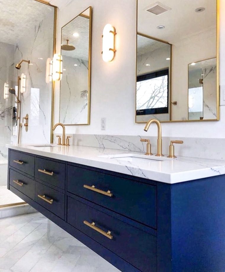 salle de bain avec marbre en bleu 