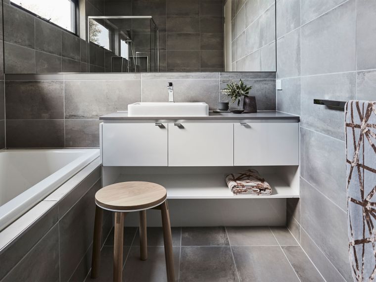 salle de bain moderne en pierre