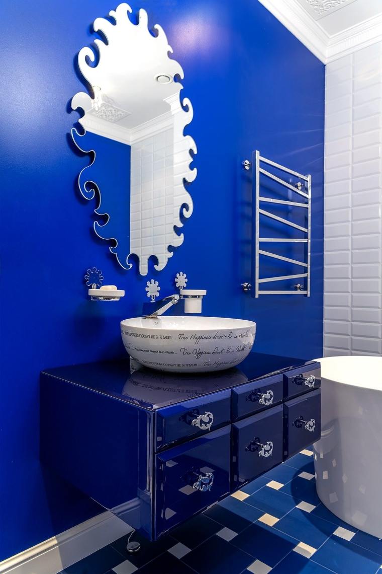 vanité salle de bain moderne en bleu foncé 
