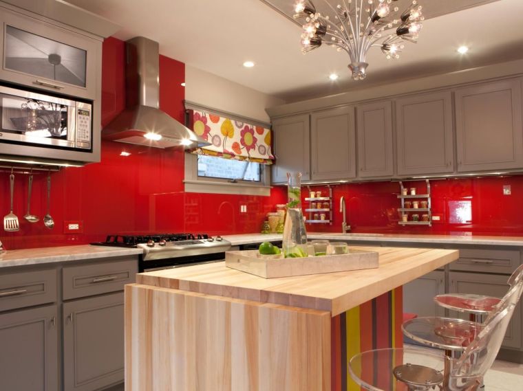 aménagement de cuisine en gris et rouge 