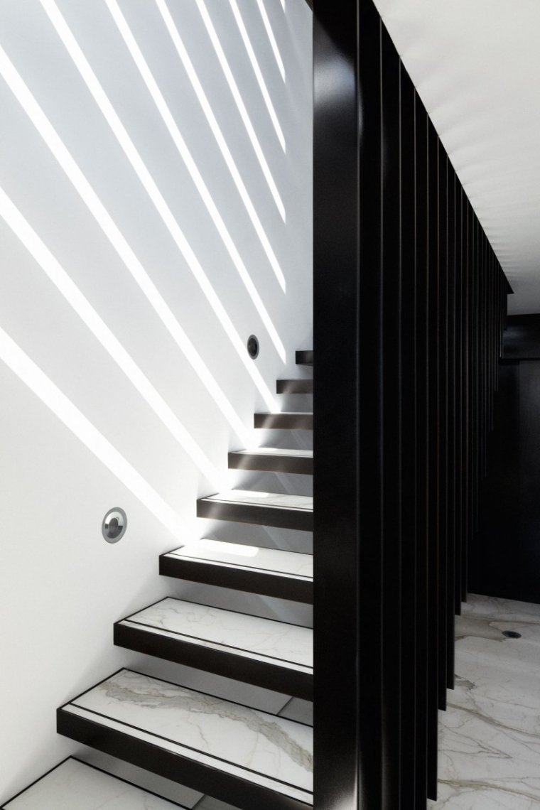 escalier en marbre en blanc et noir 