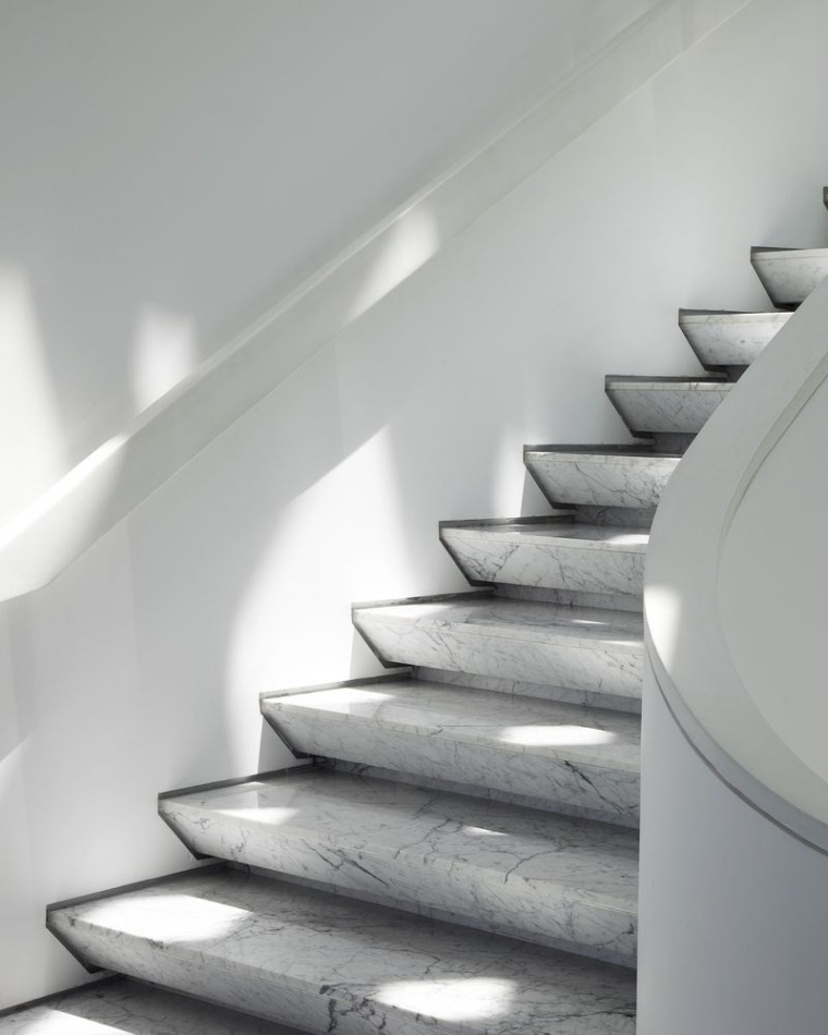escalier en marbre de design intéressant 