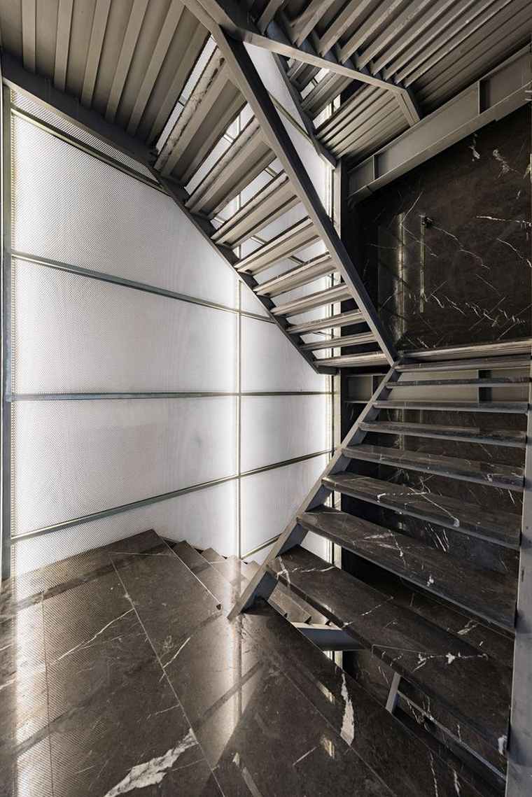 escalier en marbre gris 