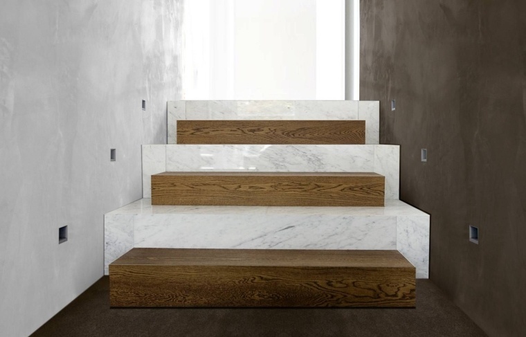 escalier en bois et marbre 